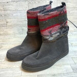 Women's Toms Moccasin Boots Shoes Size 8 Gray Suede Faux Fur Lined